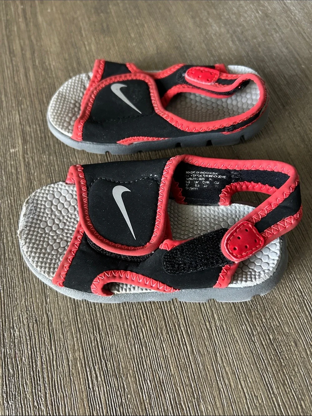 Nike Kids Black and Red Logo Hook-and-Loop Sandals, Sz. 5.